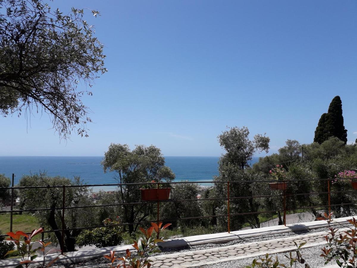 Tigullio Vacations Panoramica Apartments Lavagna Bagian luar foto